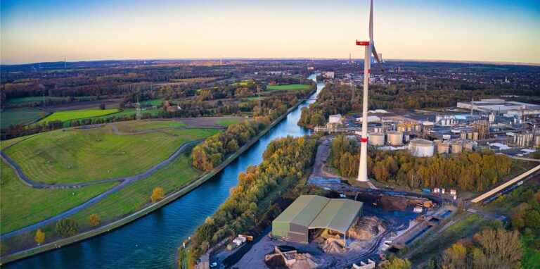 Vor einem Jahr entstand diese Aufnahme vom Windrad auf dem Gelände des Rütgers-Werkes. Es stammt von der Firma Nordex, deren Windkraftanlage in Haltern am See am Mittwoch einstürzte.