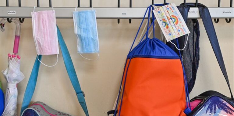 Der Lehrerverband hat die Lockerungen der Corona-Regeln kritisiert.