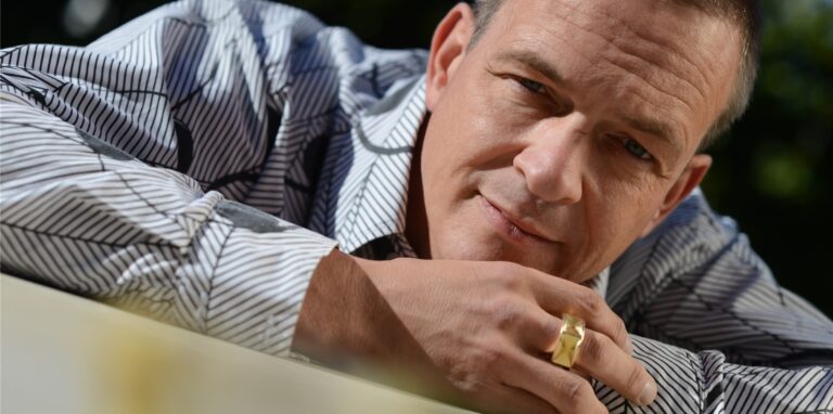 Matthias Grosche führt in dritter Generation das Juwelier-Geschäft, er selbst ist außerdem Goldschmiedemeister und hat seit 2006 das Galeriehaus an der Karlstraße.