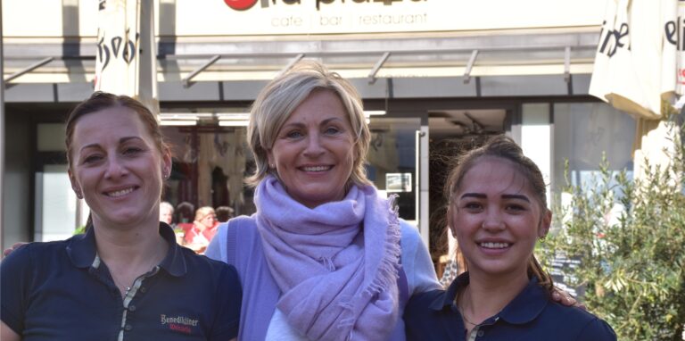 Simona Besser, Inhaberin Christiane Rex und Christin Hakenfort. Auch die Inhaberin des La Piazza in Dorsten hat die Folgen der Pandemie zu spüren bekommen. Der Personalmangel sei aber nicht allein dadurch entstanden, erklärt sie.