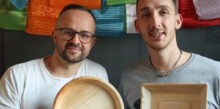 Paul Harazim (l.) und Adem Serilmez sind mit ihrem Start-up „Pléta“ für den Deutschen Nachhaltigkeitspreis Design nominiert.