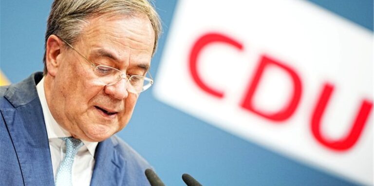 Armin Laschet gibt ein Pressestatement zum Fortgang der Sondierungsgespräche.