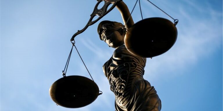 Das Landgericht Köln hat einen Mann zu einer langen Haft verurteilt. Dieser hat eine Frau vergewaltigt und die Tat gefilmt.