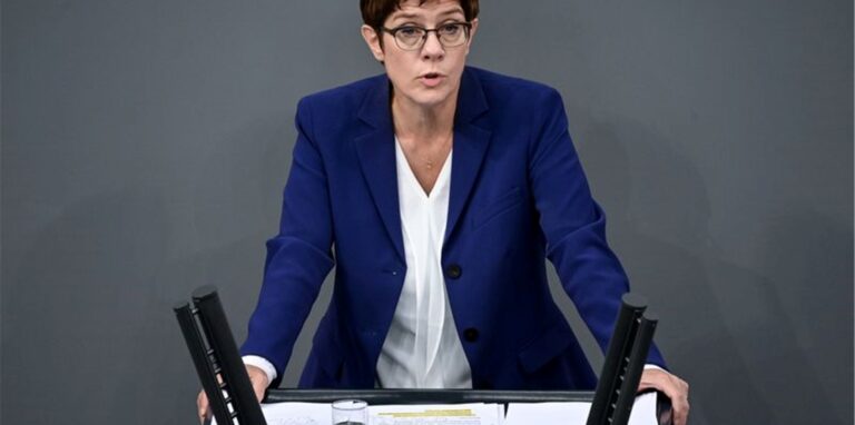 Altmaier und Kramp-Karrenbauer werden ihre Bundestagsmandate nicht annehmen.
