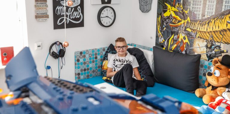 Der zwölfjährige Milo Kontny in seinem Kinderzimmer.