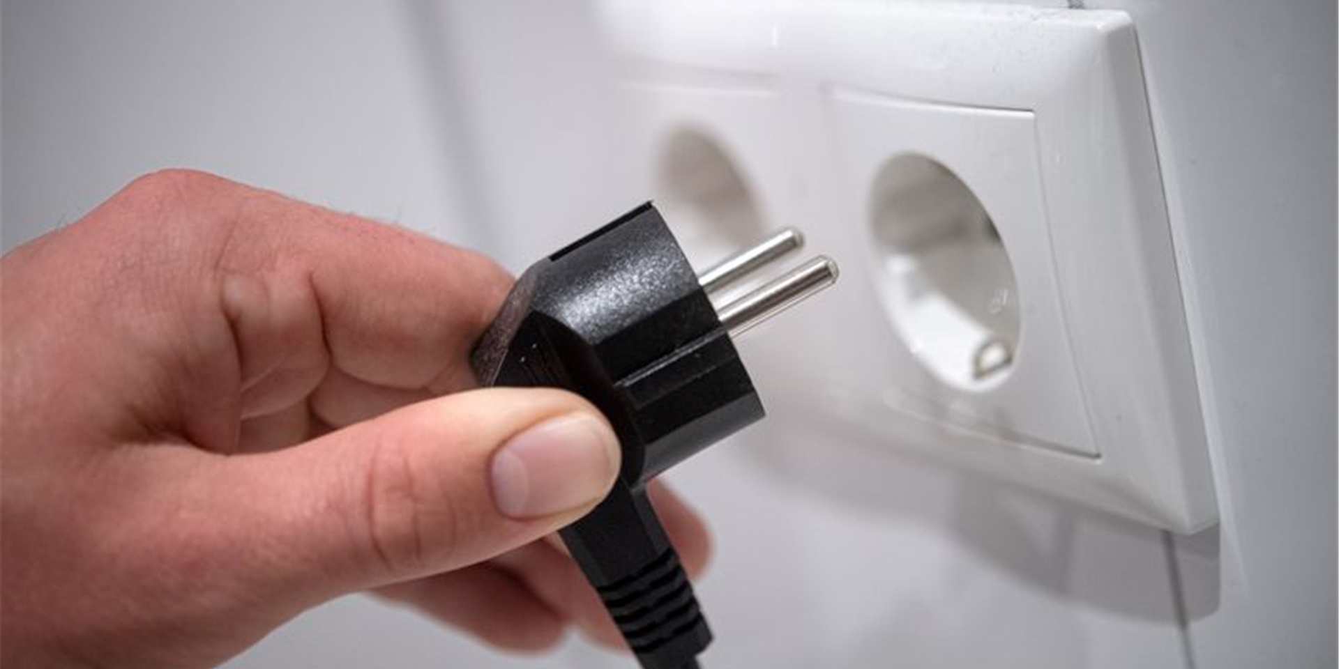 Die EEG-Umlage zur Förderung des Ökostroms sinkt im kommenden Jahr.