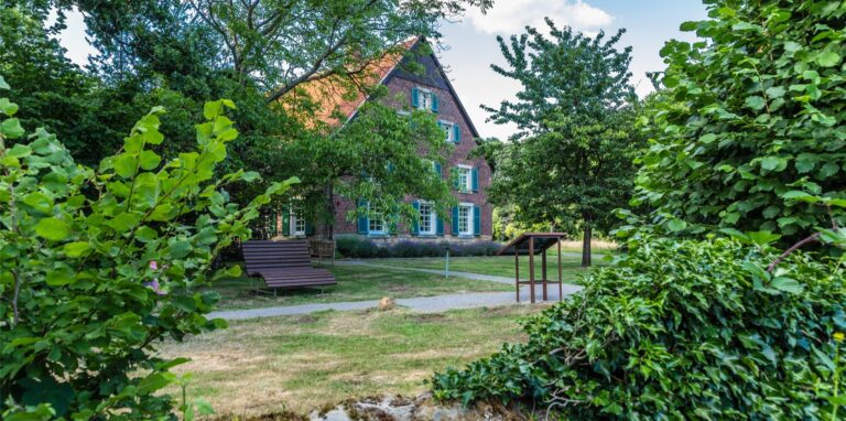 Das Naturparkhaus der Biologischen Station Lembeck. Diese Einrichtung im Dorstener Norden betreut betreut aktuell zwei „NRW.Vital“-Projekte und dürfte auch bei der Bewerbung der Hohen Mark als Leader-Region ein echtes „Pfund“ sein.