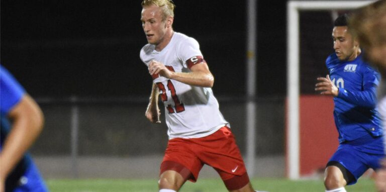 Lukas Große-Puppendahl machte seinen Bachelor am Davis & Elkins College, wo er auch Fußball spielte.