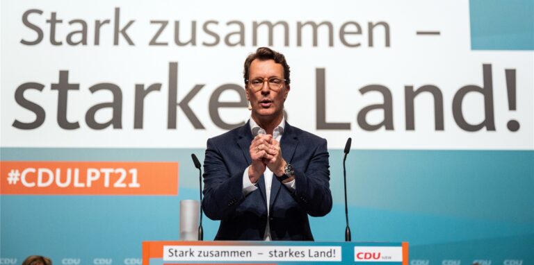 Hendrik Wüst, designierter neuer Landesvorsitzender spricht zu den Delegierten auf dem Landesparteitag der CDU Nordrhein-Westfalen.