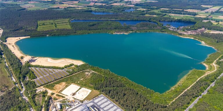 Ein Spaziergang am Silbersee II ist nicht nur bei Hundehaltern beliebt. Das Verbot für die Vierbeiner soll jetzt konsequenter umgesetzt werden.