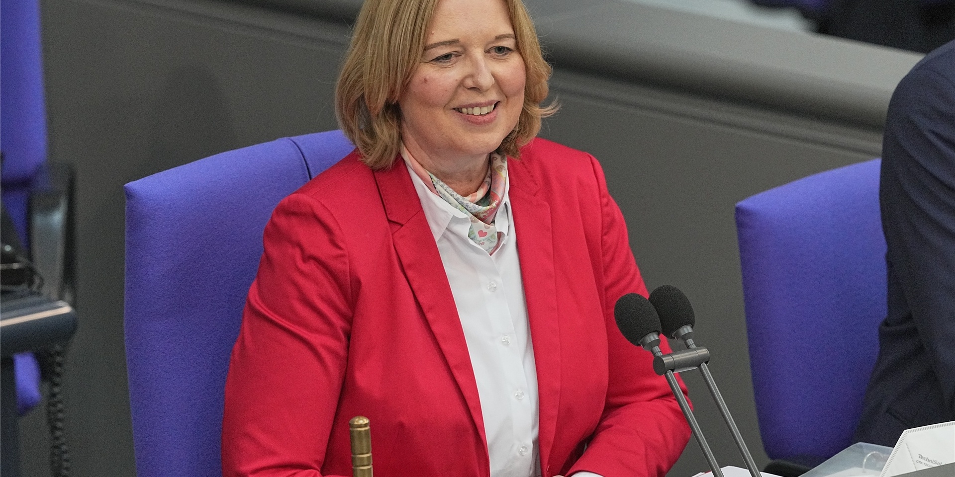 Bärbel Bas (SPD) spricht nach ihrer Wahl zur Bundestagspräsidentin bei der konstituierenden Sitzung des neuen Bundestags.