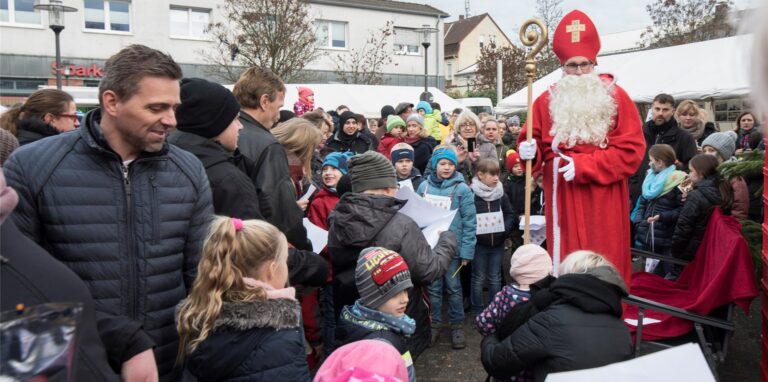 Den Schweriner Adventsmarkt in dieser Form wird es coronabedingt nicht geben. Es wird aber ein Hüttendorf aufgebaut. Und der Nikolaus wird auch kommen.