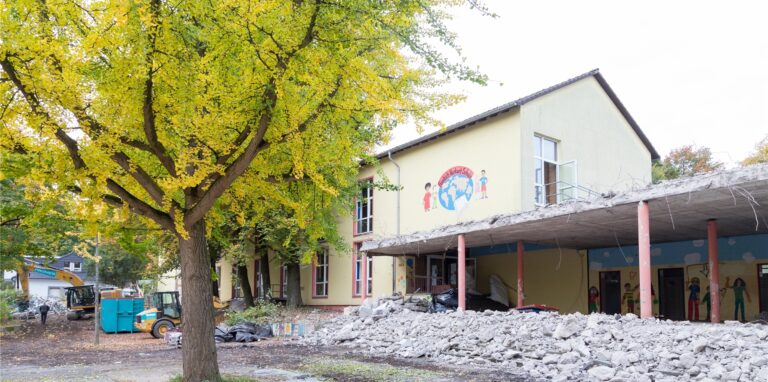 Ein Teil der ehemaligen Friedrich-Harkort-Schule wird abgerissen.