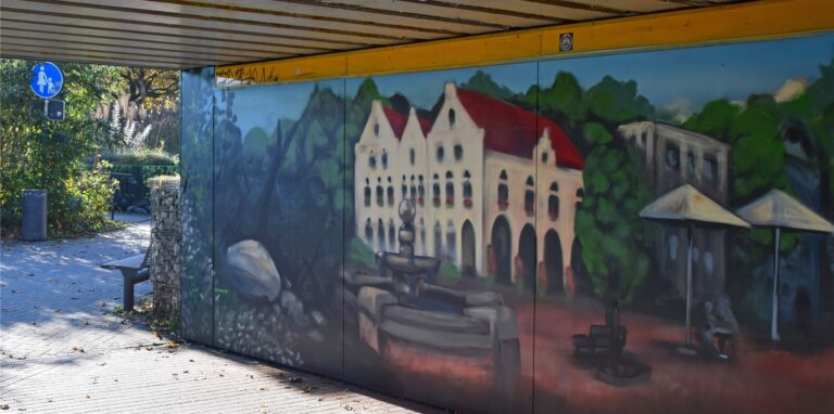 Die Bemalung der Unterführung „Der See schlägt Wellen“ durch das Künstlerduo Tubuku aus Krefeld ist fertig.