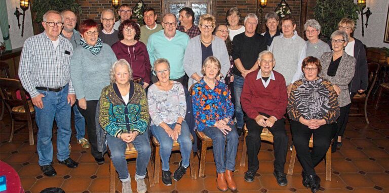 Vor 50 Jahren wurden sie als erster Jahrgang der Erich-Klausener-Schule entlassen. Nun haben sie sich bei Reul im Alten Dorf Westerholt wiedergetroffen.