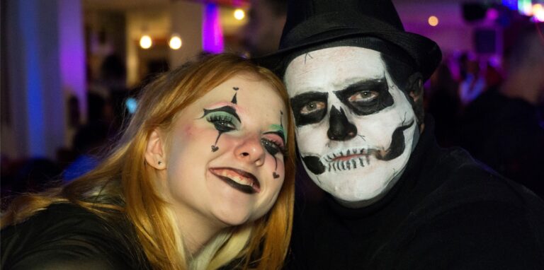 90er-Halloween-Party im Mythos: Gruselig verkleidet kamen viele Gäste in den Tanzpalast an der Borghagener Straße und feierten eine Nacht durch.