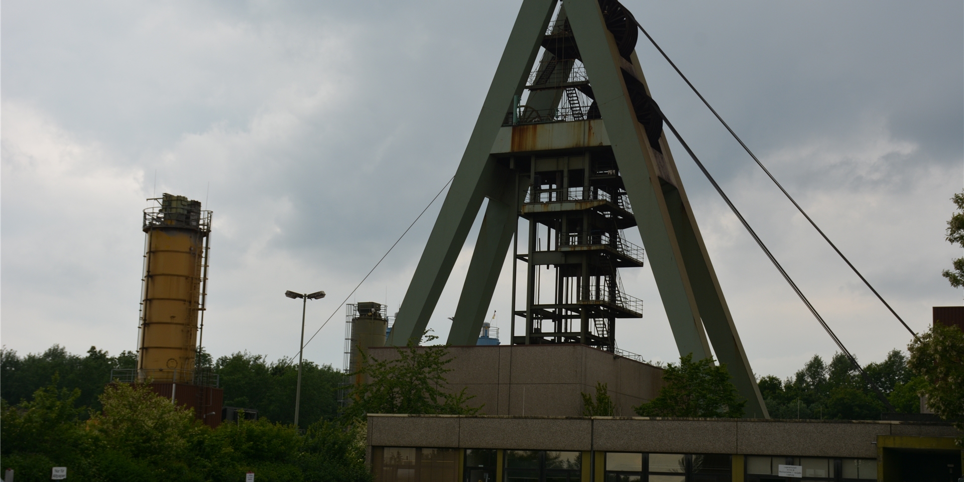 Das Schachtgelände in Lippramsdorf mit seinem Förderturm.