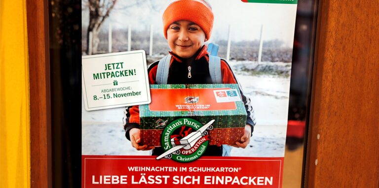 Vier Annahmestellen gibt es in Haltern für „Weihnachten im Schuhkarton“