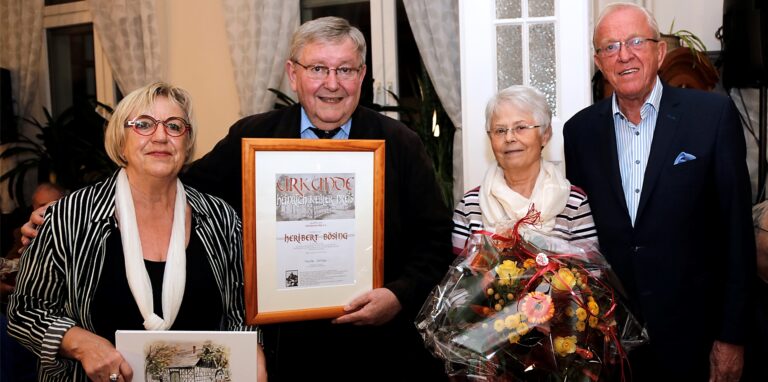 Verleihung des Heinrich-Keßler-Preises, v.l.: Brigitte Vorholt, Preisträger Heribert Bösing, Sylvia Bösing und Hubert Schuite-Kemper.