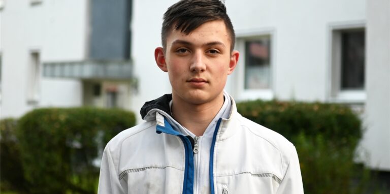 Gene Hücker rettete eine Frau aus stark verrauchter Wohnung.