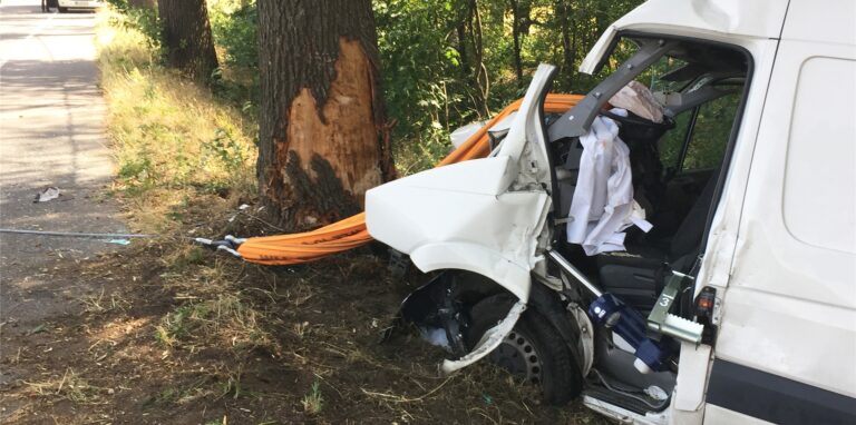 Am 25. Juli 2019 kam es auf der B 58 zwischen Deuten und Wulfen zu einem schweren Verkehrsunfall. Die Feuerwehr rettete Leon Broering aus dem Kleintransporter.
