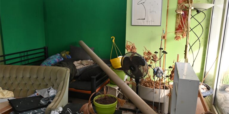 Beispiel für eine Ansammlung von Sperrmüll in einer verlassenen Wohnung am Wulfener Markt