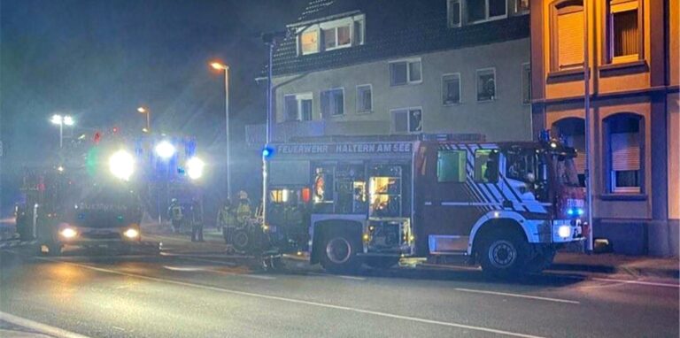 Die Feuerwehr rückte am Donnerstagabend zu einem Wohnungsbrand an dein Recklinghäuser Straße aus.