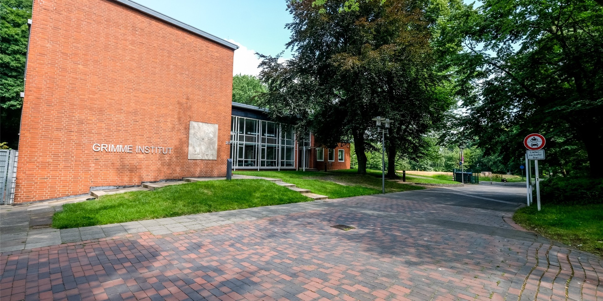 Das Adolf Grimme Institut am Eduard-Weitsch-Weg. Nutzen Stadtverwaltung oder Volkshochschule hier künftig eine Etage.