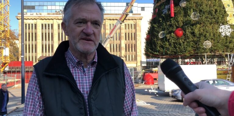 Günter Wendler von „Wendlers Almhütte“ auf dem Hansaplatz in Dortmund