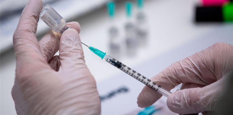 Der bayerische Ministerpräsident Söder fordert angesichts der angespannten Lage in den Krankenhäusern strengere Corona-Maßnahmen. (Symbolbild)