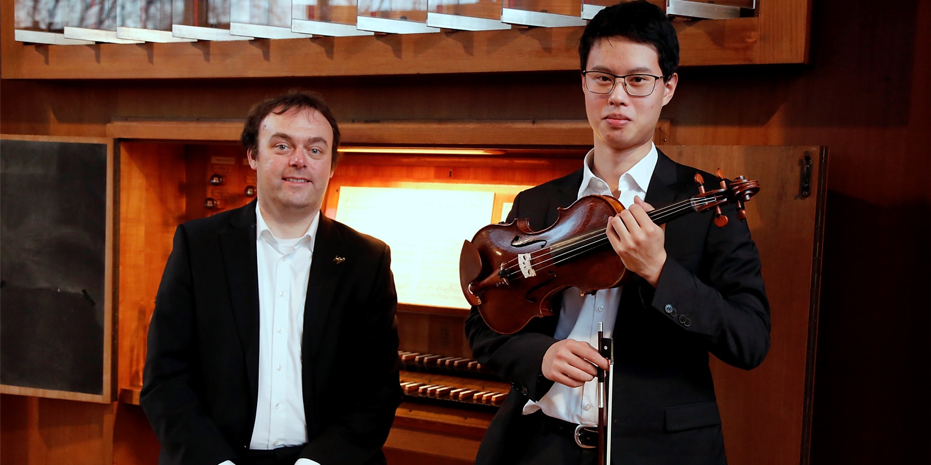 Organist Markus Lienstromberg und Geiger Peter Son Götz gingen das Wagnis eines Konzerts an Orgel und Geige in der Erlöserkirche ein.