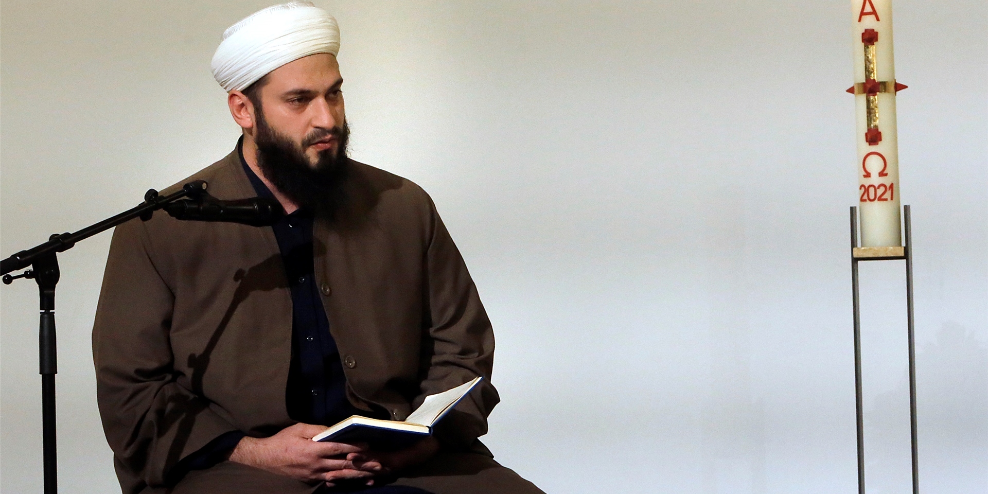 Hodscha Burhan Demir von der Kuba-Moschee rezitierte aus dem Koran und erläuterte die Sure.