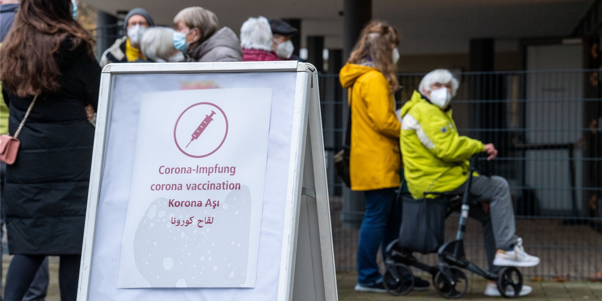 Ein Booster empfiehlt sich, um den persönlichen Schutz vor Covid-19-Erkrankung und Tod zu erhöhen.
