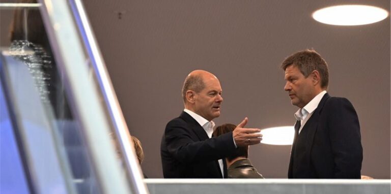 SPD-Kanzlerkandidat Olaf Scholz (l.) und Grünen-Vorsitzender Robert Habeck.