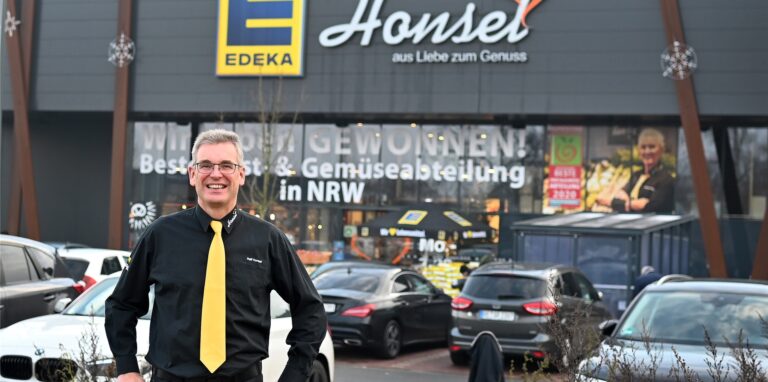Ralf Honsel, Chef von Edeka Honsel, freut sich, dass fast alle seiner Mitarbeiter geimpft sind.