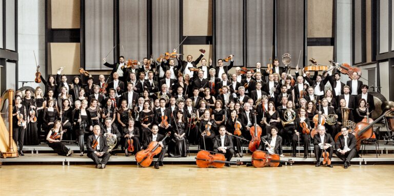 Die Neue Philharmonie Westfalen spielt am 16. Januar beim traditionellen Neujahrskonzert „tierisch“ im Glashaus auf.