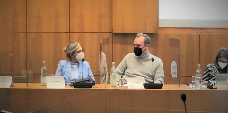 Jonas Ehm (CDU) übernahm die Leitung der Umweltausschuss-Sitzung von Notburga Henke (Grüne), die wegen der Pflicht eines 3G-Nachweises auf die Teilnahme verzichtete.