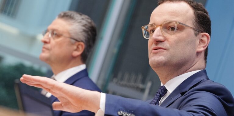 Jens Spahn (r., CDU), geschäftsführender Bundesgesundheitsminister.