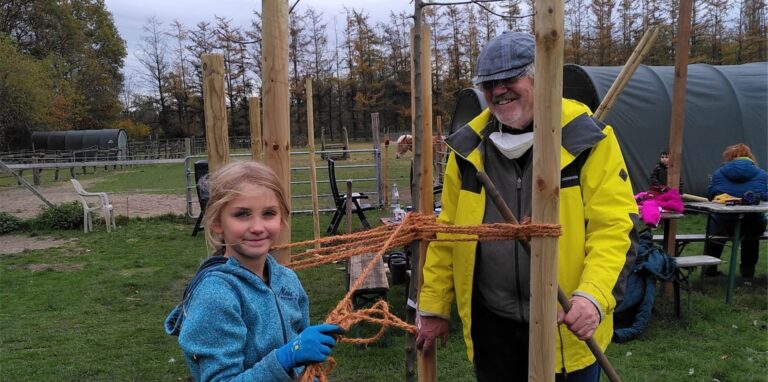 Beim ersten Aktionstag arbeiteten Kinder und Erwachsene auf dem Natur- und Begegnungs-Bauernhof.