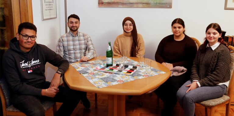 Sind als „Junge CIJAG“ aktiv, v.l.: Patrick Höfken, Sami Yesil, Meltem Catmak, Ceylan Aslan und Beyza Köse.