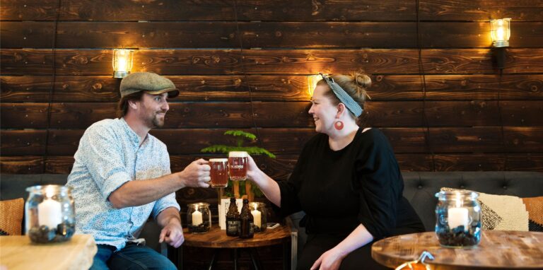 Britta Inhestern und Lars Jerchel haben das Restaurant „Futtern wie bei Vattern“ eröffnet.