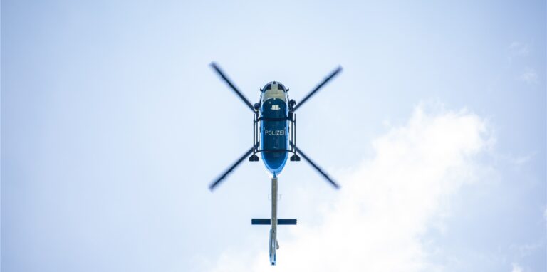 Auch ein Polizeihubschrauber war im Einsatz, um nach dem vermisste 45-Jährigen in Waltrop zu suchen.
