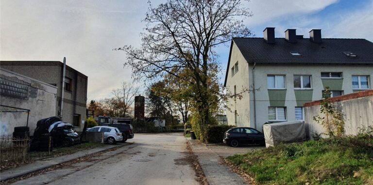 Auch an der Emscherstraße im Gewerbegebiet Westerholt trifft Wohnen auf Gewerbe.