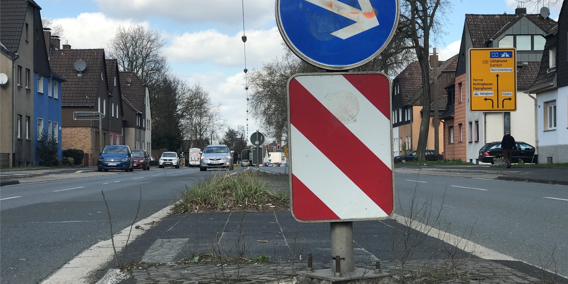 Auf der B235 / Henrichenburger Straße an der Einmündung Querstraße kam es zu einem Unfall. Ein 79-jähriger Mann erlag seinen Verletzungen.