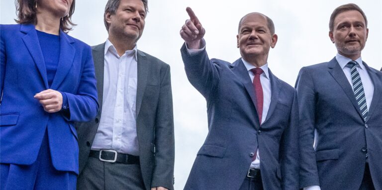Der Koalitionsvertrag ist unterschrieben, nun geht es darum, Posten zu verteilen.