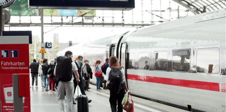 SPD, Grüne und FDP haben im Koalitionsvertrag einiges vorgesehen, das den Schienenverkehr stärken könnte.