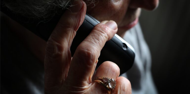 In Herten wurde eine 98-jährige Frau am Telefon massiv bedrängt.