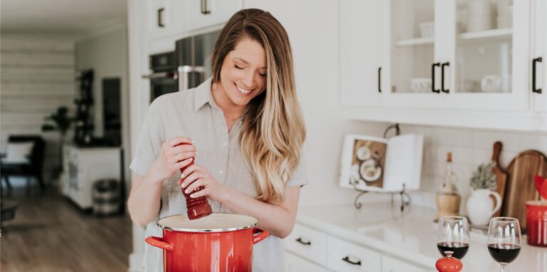 Singles fällt eine gesunde und abwechslungsreiche Ernährung häufig schwer. Eine Ernährungsberaterin aus Werne erklärt, worauf Singles achten sollten und wie unter anderem Meal-Prepping ihnen helfen kann.