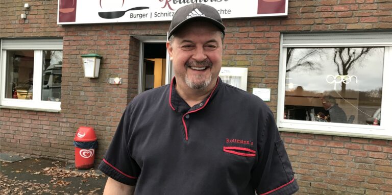 Robert Dapic hat den Traditions-Imbiss an der B 58 neu eröffnet.