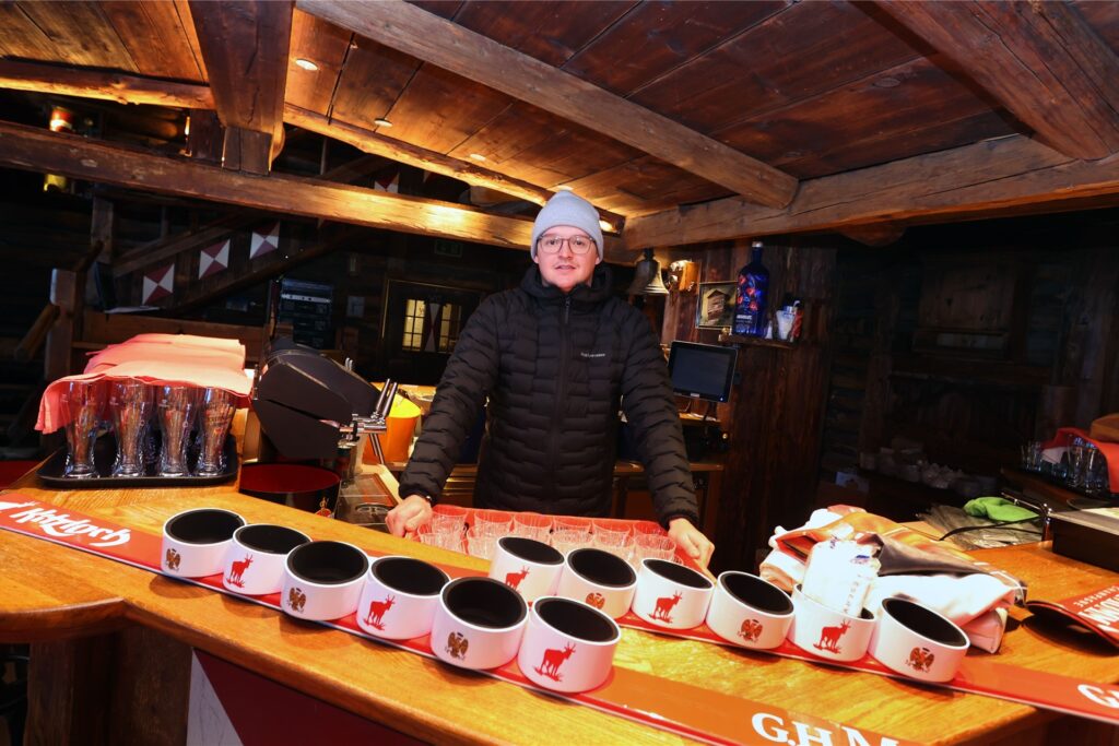 title attribut Bernhard Zangerl, Inhaber der Apres Ski Bar